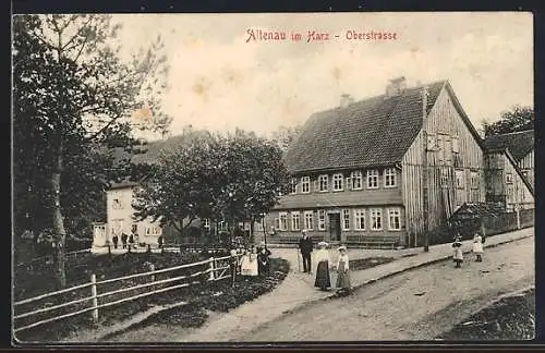 AK Altenau /Harz, Oberstrasse mit Passanten