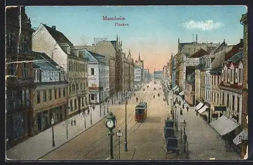 AK Mannheim, Strasse Planken mit Geschäften und Strassenbahn