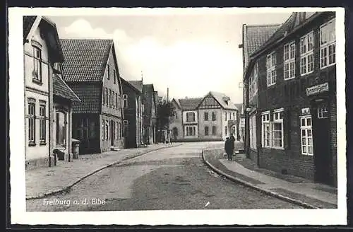 AK Freiburg a. d. Elbe, Strassenpartie mit Passanten