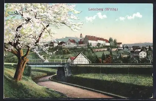 AK Leonberg / Württ., Panorama mit Baumblüte