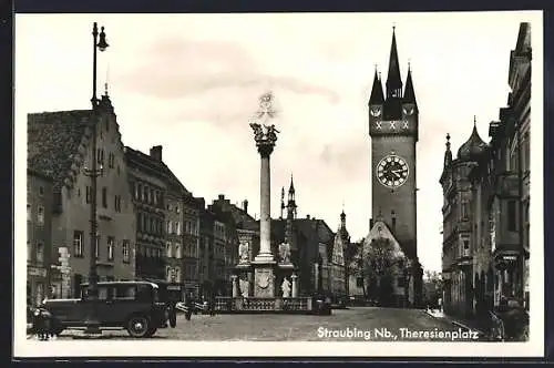 AK Straubing, Theresienplatz mit Auto und Denkmal mit Engeln