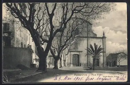 AK Fayence, Place Thiers avec arbres et église