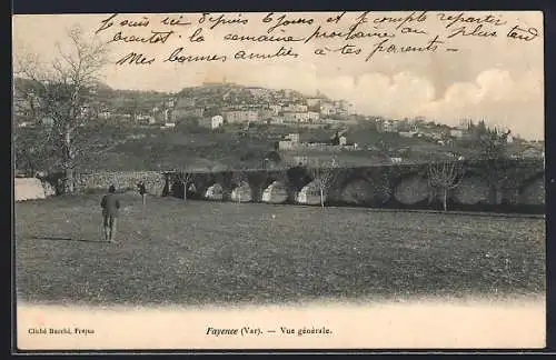 AK Fayence, Vue générale du village et paysage environnant