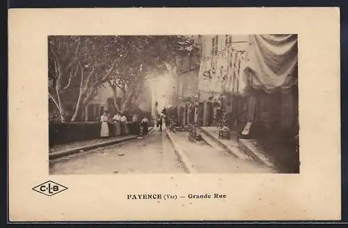 AK Fayence, Grande Rue animée avec passants et boutiques