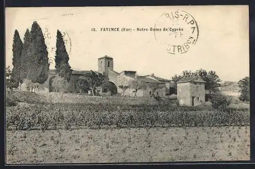 AK Fayence, Notre-Dame de Cyprès et paysage environnant
