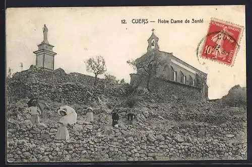AK Cuers, Notre Dame de Santé et visiteurs sur le chemin de pierre