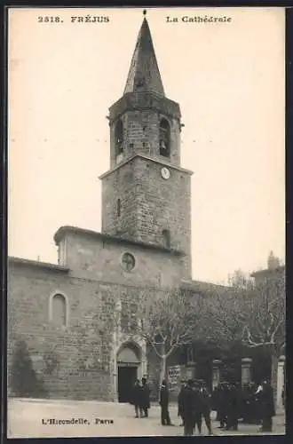 AK Fréjus, La Cathédrale et son clocher emblématique