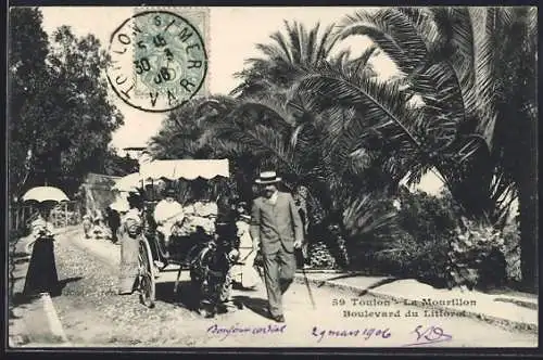 AK Toulon, Le Mourillon, Boulevard du Littoral avec calèche et palmiers