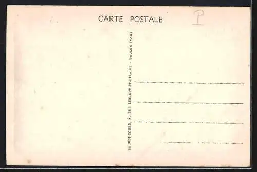 AK Hyères-les-Palmiers, Un coin de la Place Clemenceau avec passants et commerces