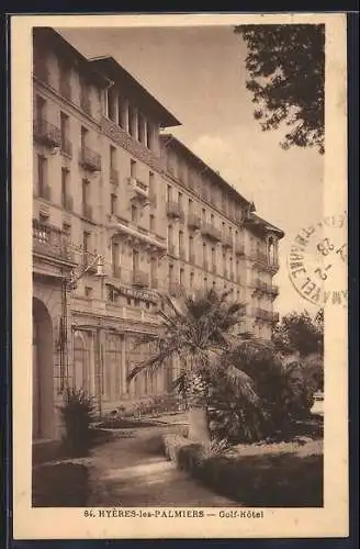 AK Hyères-les-Palmiers, Vue du Golf-Hôtel avec palmiers et architecture élégante