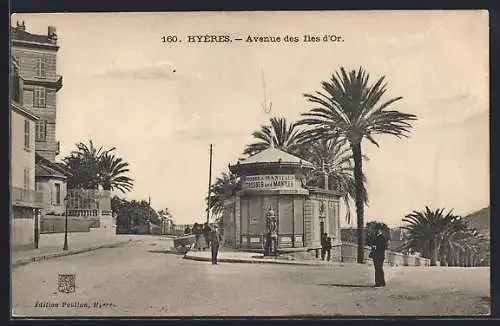 AK Hyères, Avenue des Îles d`Or avec palmiers et kiosque