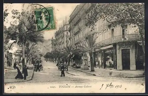 AK Toulon, Avenue Colbert avec palmiers et passants animés
