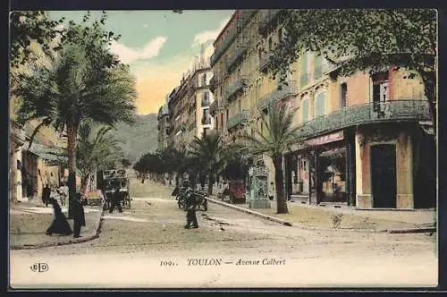 AK Toulon, Avenue Colbert animée avec passants et végétation luxuriante