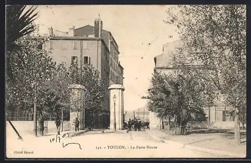 AK Toulon, La Porte Neuve et ses environs arborés