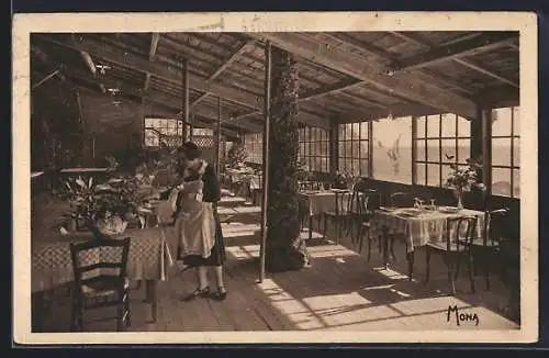 AK Toulon, Intérieur du Restaurant des Palmiers avec tables dressées