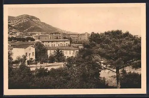 AK Toulon, Vue sur la clinique Malartic avec montagnes en arrière-plan