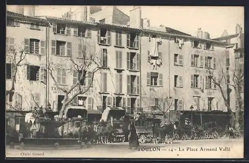 AK Toulon, La Place Armand Vallé avec calèches et bâtiments historiques