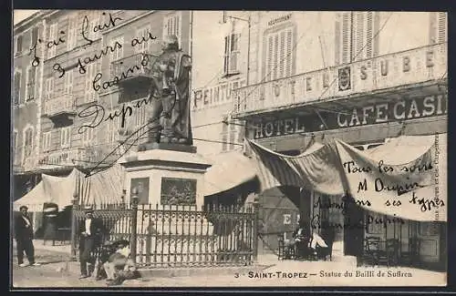 AK Saint-Tropez, Statue du Bailli de Suffren devant l`Hôtel Café Casino