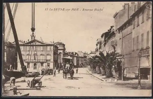 AK La Seyne-sur-Mer, Avenue Hoche avec charrette et palmiers