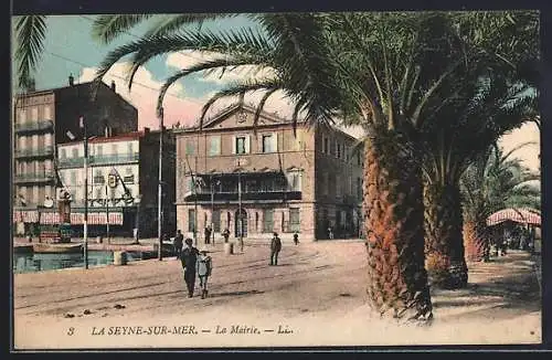 AK La Seyne-sur-Mer, La Mairie et les palmiers de la promenade