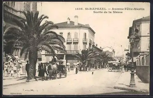 AK St-Raphaël, Avenue Félix-Martin, Sortie de la Messe