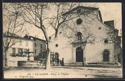 AK La Garde, Place de l`église avec calèche et fontaine