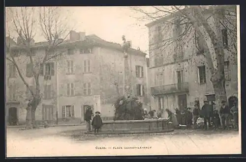 AK Cuers, Place Carnot-le-Haut avec fontaine et passants