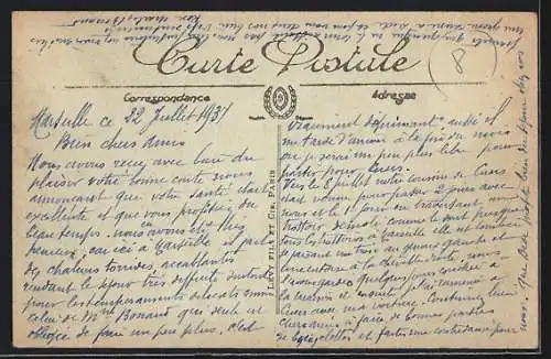 AK Cuers, Place de la Convention avec passants et arbres en été