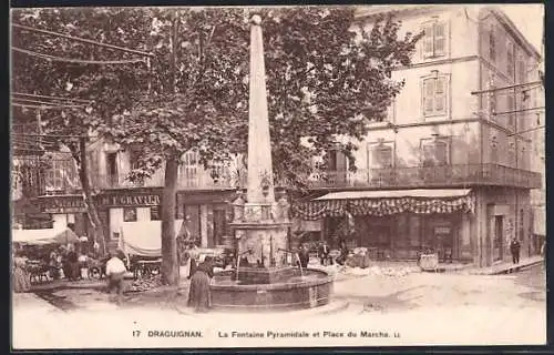 AK Draguignan, La Fontaine Pyramidale et Place du Marché