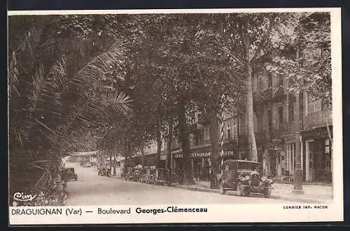 AK Draguignan, Boulevard Georges-Clemenceau avec voitures et arbres alignés
