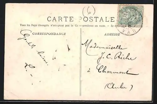 AK Fayence, Entrée pittoresque du village avec vue sur les maisons et collines