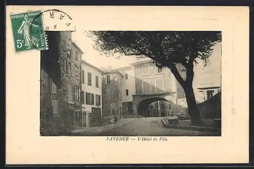 AK L`Ayence, L`Hôtel de Ville