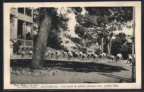 AK La Croix, Sylvabelle, Une lecon de culture physique aux petites filles