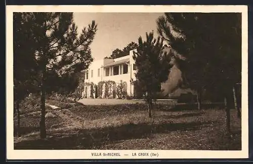 AK La Croix, Villa St-Michel entourée de pins dans le Var