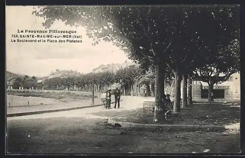 AK Sainte-Maxime-sur-Mer, Le Boulevard et la Place des Platanes