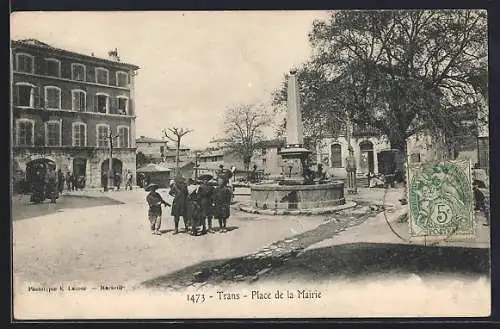 AK Trans, Place de la Mairie avec fontaine et passants