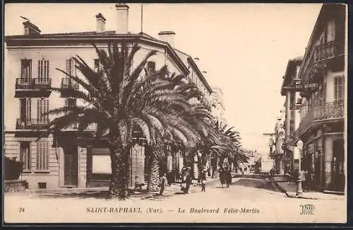 AK Saint-Raphaël, Le Boulevard Félix-Martin avec palmiers et passants