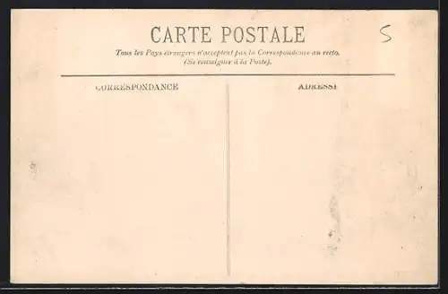 AK Saint-Raphaël, Le Boulevard Henri-Martin avec palmiers et passants