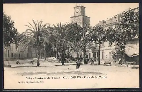 AK Ollioules, Place de la Mairie avec horloge et palmiers