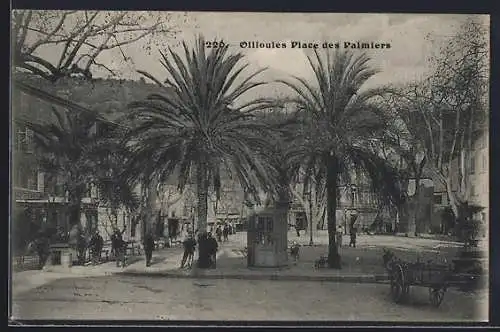 AK Ollioules, Place des Palmiers avec passants et charrette