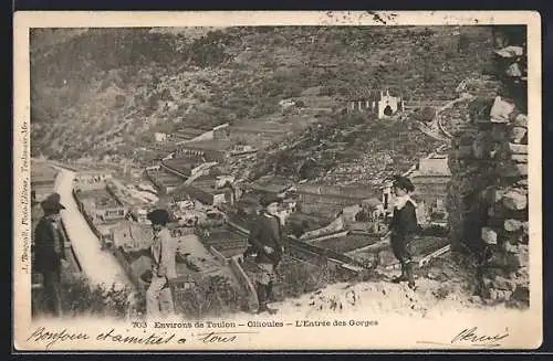 AK Ollioules, L`Entrée des Gorges avec vue sur les collines et enfants au premier plan