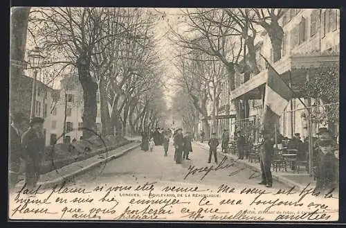 AK Lorgues, Boulevard de la République animé avec passants et cafés