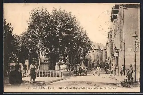 AK Le Luc, Rue de la République et Place de la Liberté