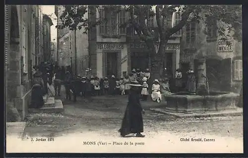 AK Mons, Place de la Poste avec habitants et fontaine