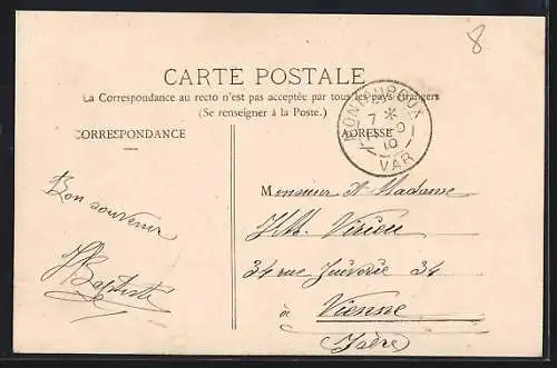 AK Montauroux, Vue Générale du village avec un homme sur le chemin