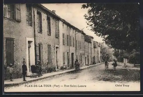AK Plan-de-la-Tour, Rue Saint-Lazare avec habitants et cyclistes