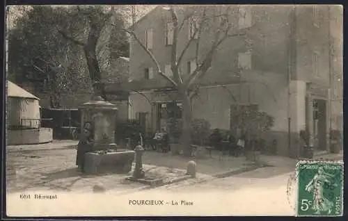 AK Pourcieux, La Place avec fontaine et terrasse d`un café