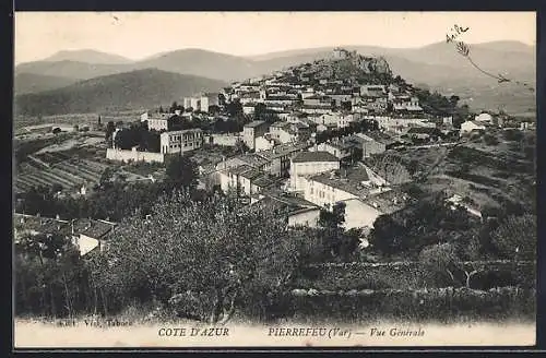AK Pierrefeu, Vue générale du village sur la Côte d`Azur