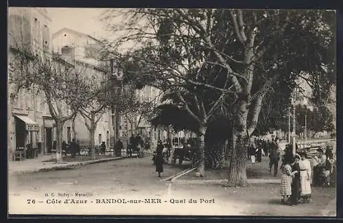 AK Bandol-sur-Mer, Quai du Port animé avec passants et arbres