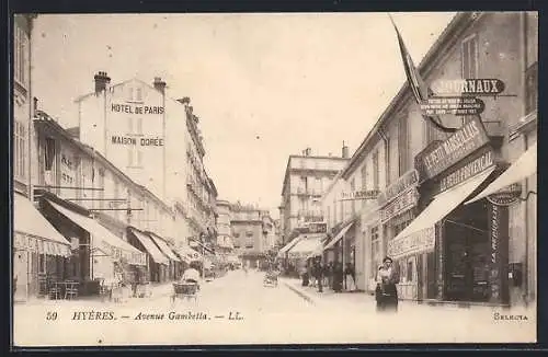 AK Hyères, Avenue Gambetta avec hôtels et commerces animés